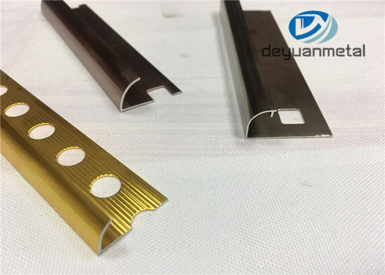 China Unterschiedlicher gelochter Metallkantenstreifen, glänzendes goldenes Aluminiumordnungs-Profil fournisseur
