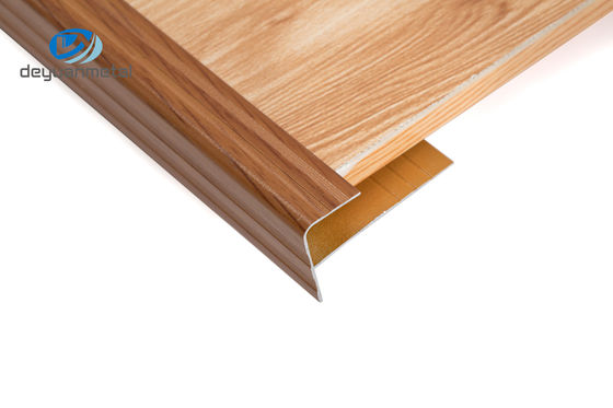 F formte die Aluminiumtreppe T6, die Rand-Ordnungs-Holz-Korn-Oberflächen-Behandlungs-Pulver-Beschichtung riecht