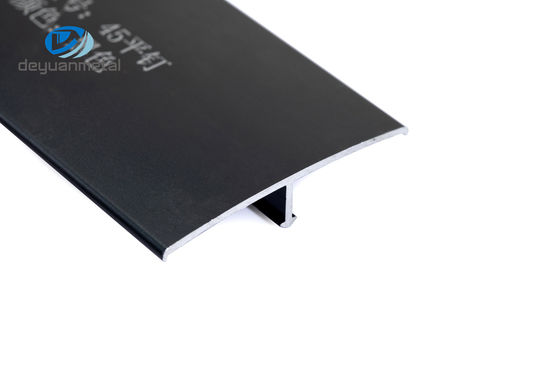 Schlitz-Aluminiumverdrängung der Übergangs-Ordnungs-T profilieren 4mm Höhe 205Mpa, die mit Kurvenschwarzfarbe dehnbar ist