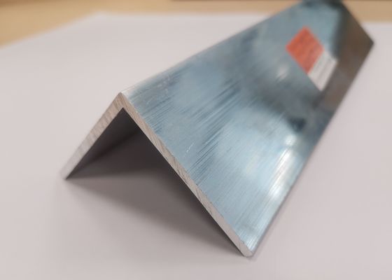 6063 Aluminiumprofil Extrusion Richtigwinkelmühle Fertigstellung 50mm*50mm