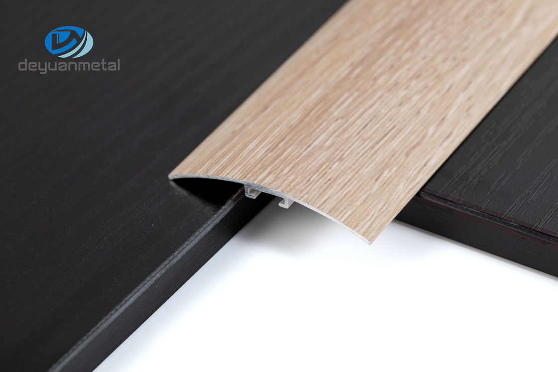 Die 6463 legen Aluminiumfußbodenprofil-Schwellen-Streifen-Übergangs-Ordnungs-Laminat Oberflächen-Behandlungs-Holz-Korn mit Teppich aus
