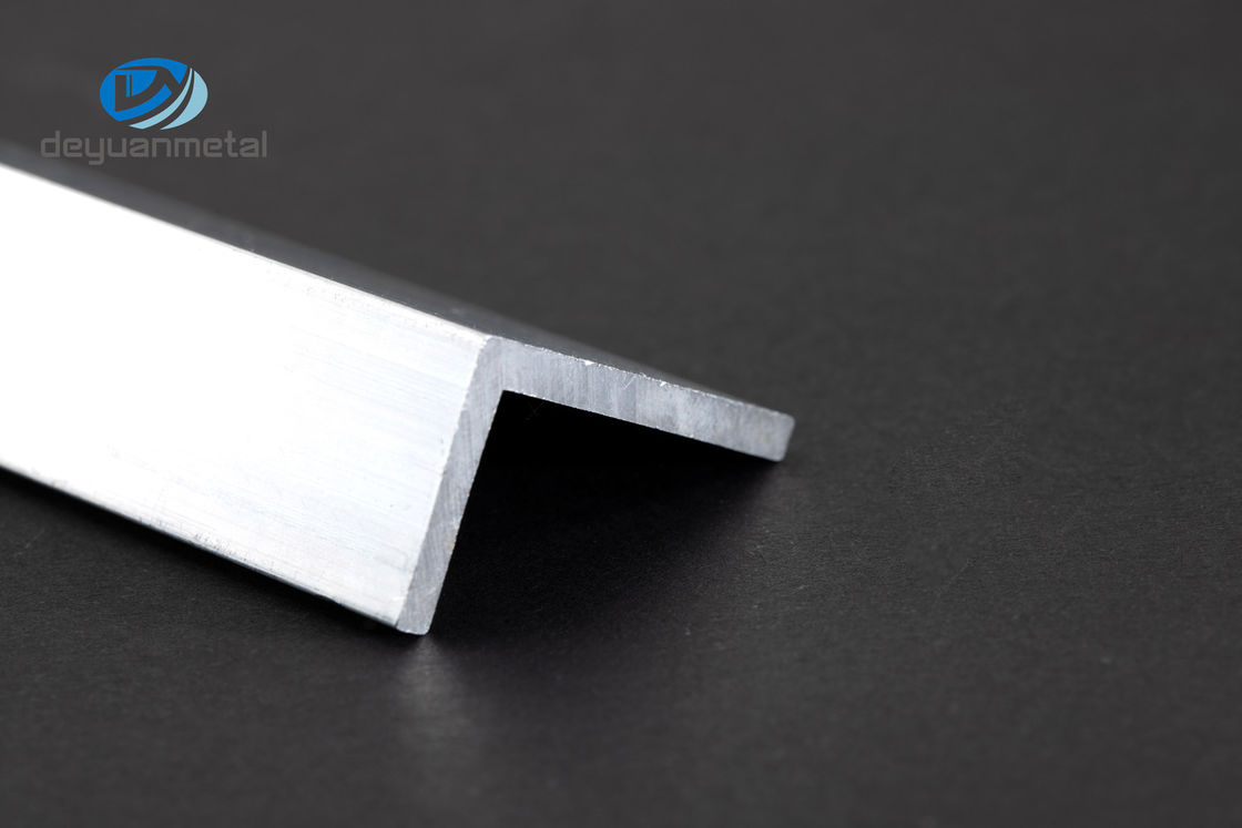 2.5m Länge anodisierte Aluminiumschutzecken T5 T6 Ordnungs-Winkel-Mühlende ODM verfügbares